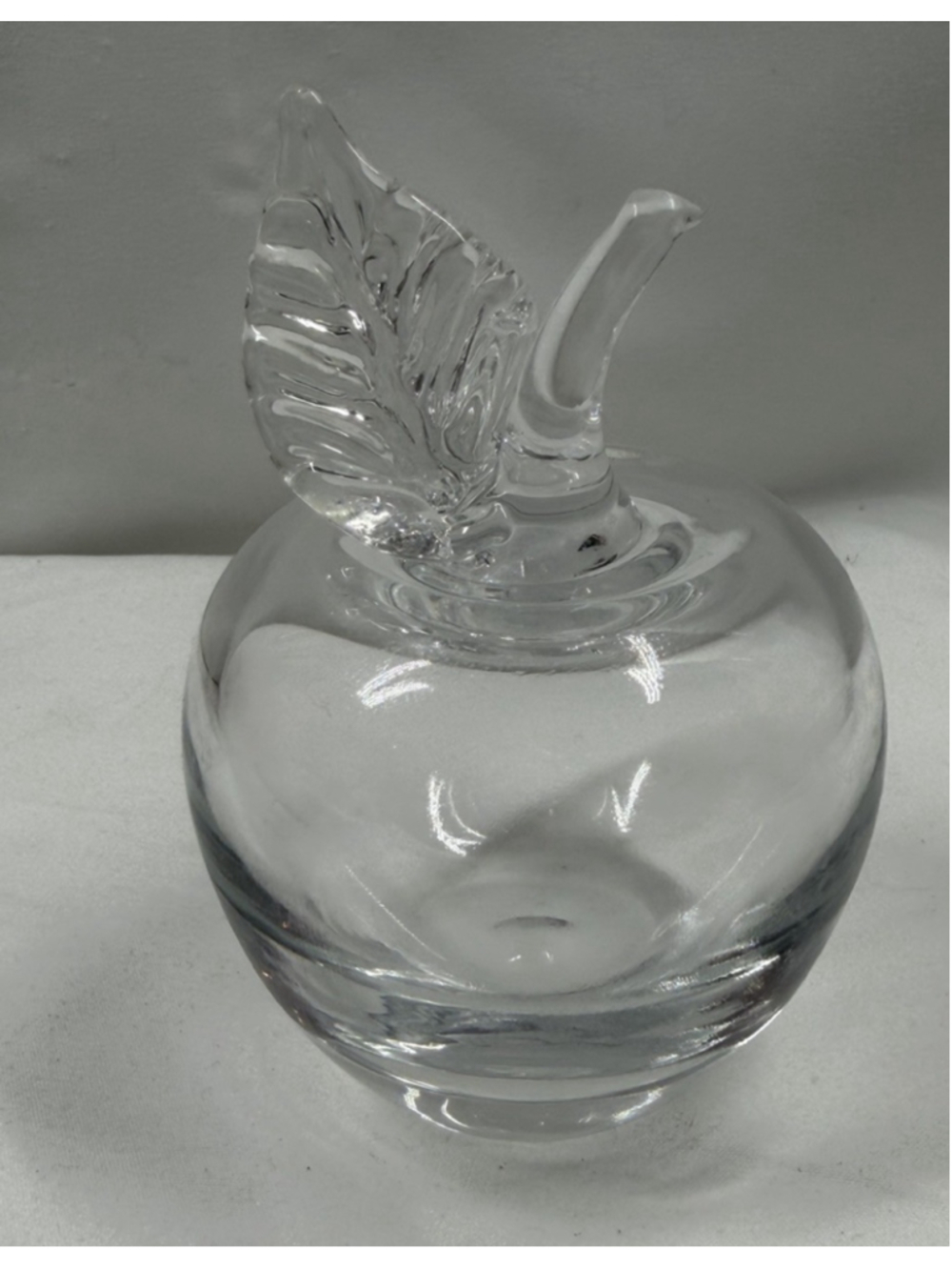 CLEAR ART GLASS APPLE PAPERWEIGHT HOLLOW WITH LEAF